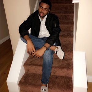 Meet your Posher, Elias